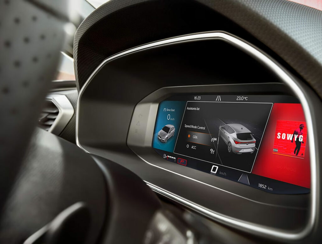 SEAT Leon Sportstourer -Technologies embarquées dans votre voiture - Le Digital Cockpit pour retrouver le meilleur des informations conducteur directement dans son champ de vision sans quitter la route des yeux.