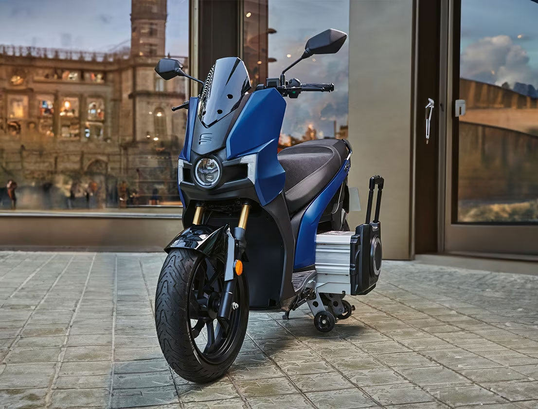 SEAT Mo 125 Performance -Le scooter électrique propose une batterie amovible pour répondre à tous vos besoin de chargement en appartement
