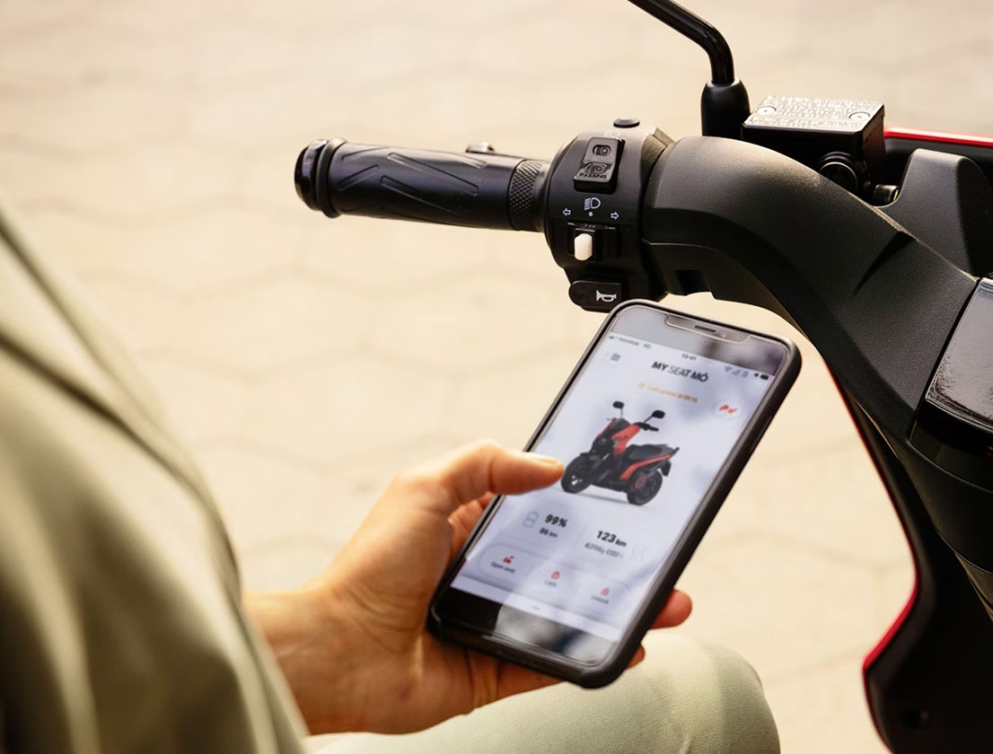 SEAT Mo 125 - Le scooter électrique qui vous permet de partager votre scooter avec votre entourgae grâce à votre smartphone