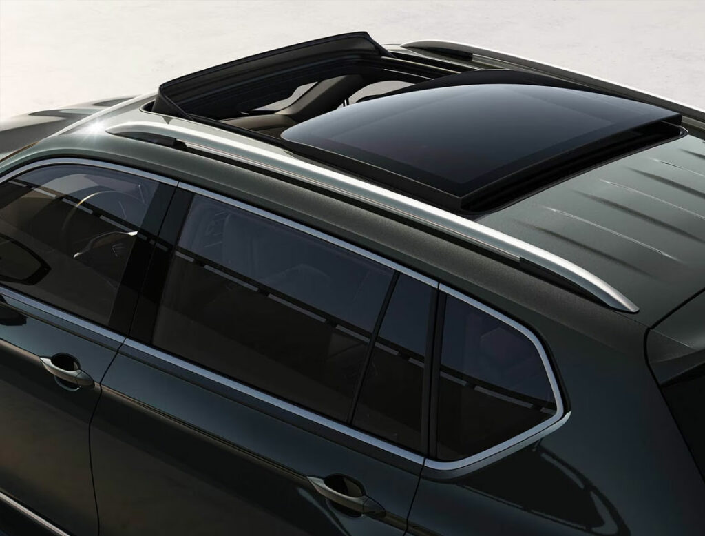 SEAT Tarraco - avec son toit ouvrant cette voiture propose des finitions extérieures élégants